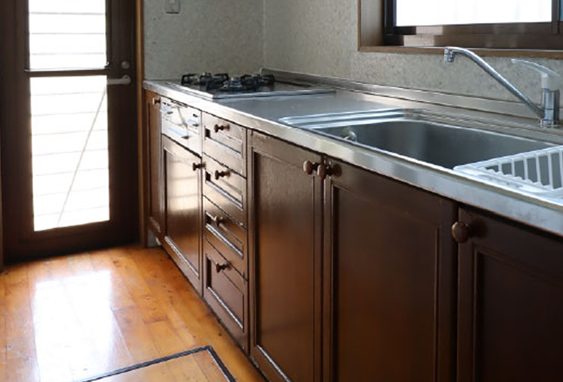 設備改装前：古い浴室、洗面化粧台、キッチン、トイレ