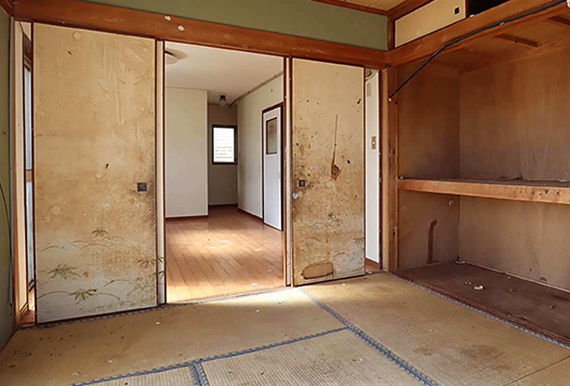 リビング改装前：二間続きの狭い部屋