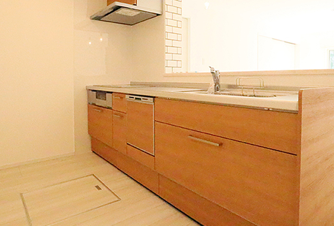 キッチン改装後：食器洗い洗浄機付きのカウンターキッチン